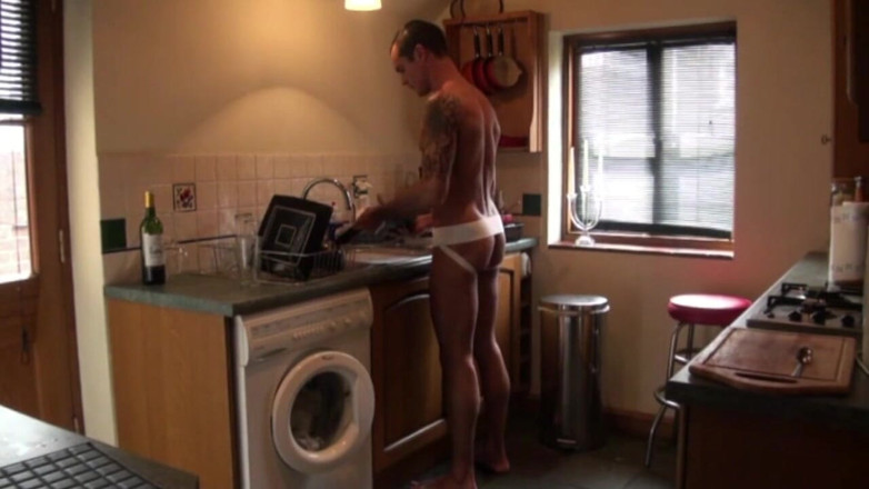 Crunch Boy: Issac Jones geneukt door Stany Falcone in de keuken