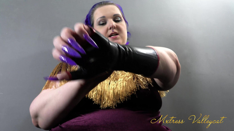 Mxtress Valleycat: Aux prises avec des gants en latex