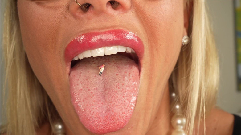CALLIE ROKS: Peminjam Dapat Melalui Callie' Giantess - Otot Panas