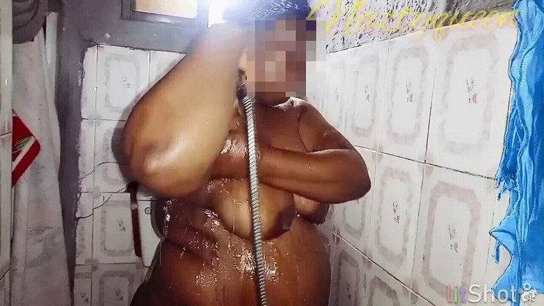 Nasty queen: Naztyqueen заспокоїтися, приймаючи гарний душ, демонструючи свої красиві цицьки та дупу