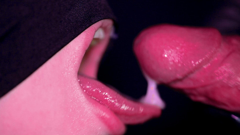 BlowjobView: Cerca de mi joven hermanastra comiendo todo mi semen con...