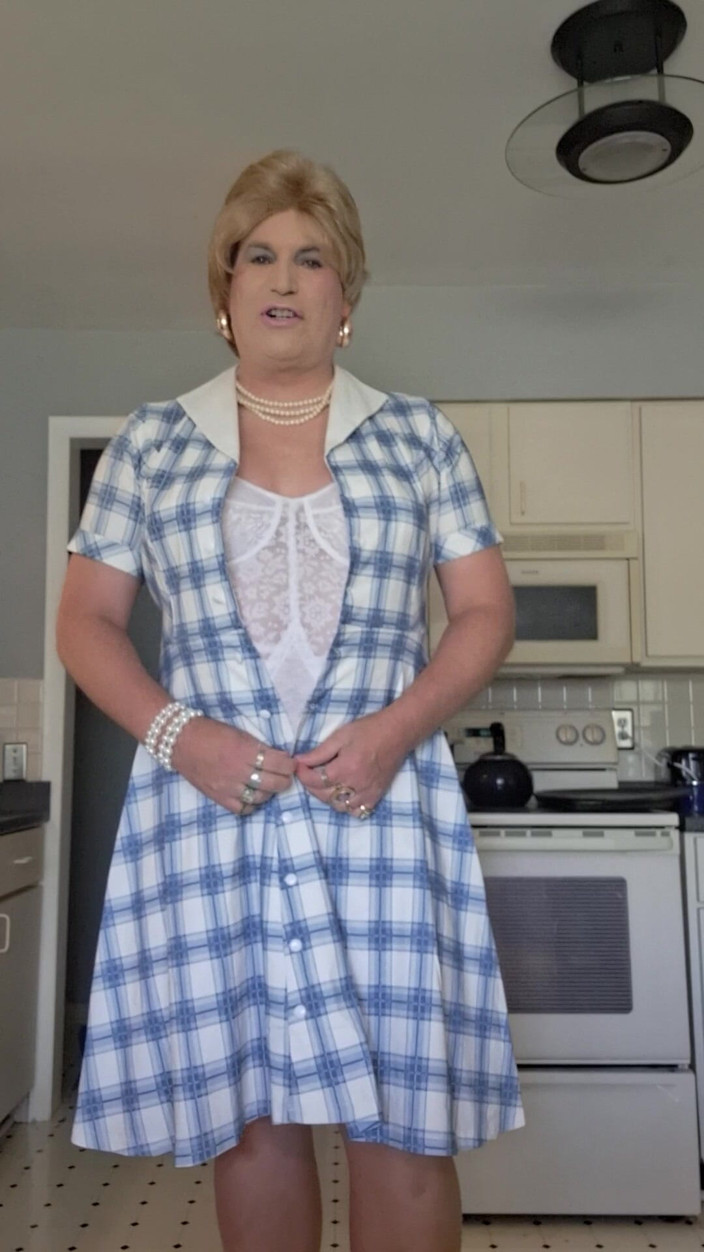 Victoria Lecherri: Vicki la transexual abuela está cocinando en la cocina