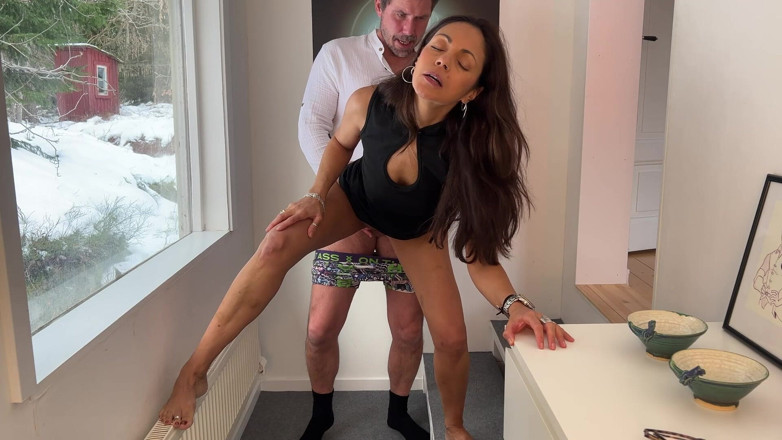 LoveAndRopes: Une Femme Sexy Supplie De Se Faire Baiser Avant D’aller À...