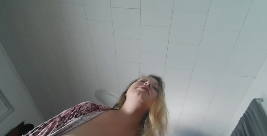 ScaninForFun: Vdaná děvka POV kouří a šuká
