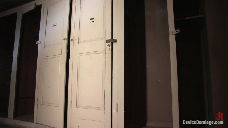 Device Bondage by Kink: Чи можуть дівчата Дакода Брукс і Єва Лей