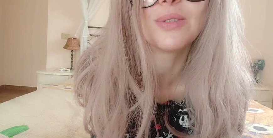 savannahamatoriale: Un forte accento volgare! La bella puttana italiana offende la...
