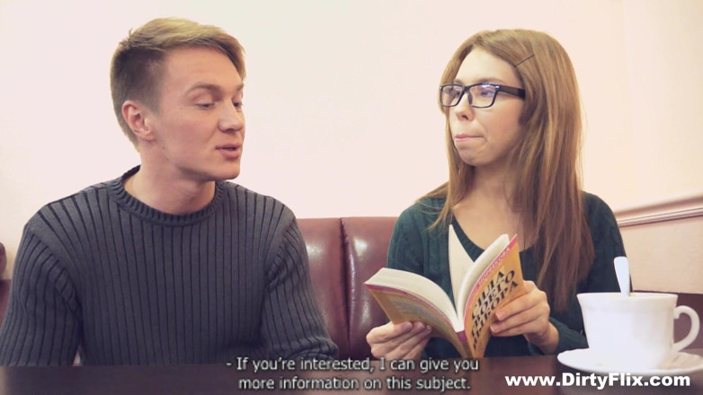 She is Nerdy: Îi plac cărțile și sexul