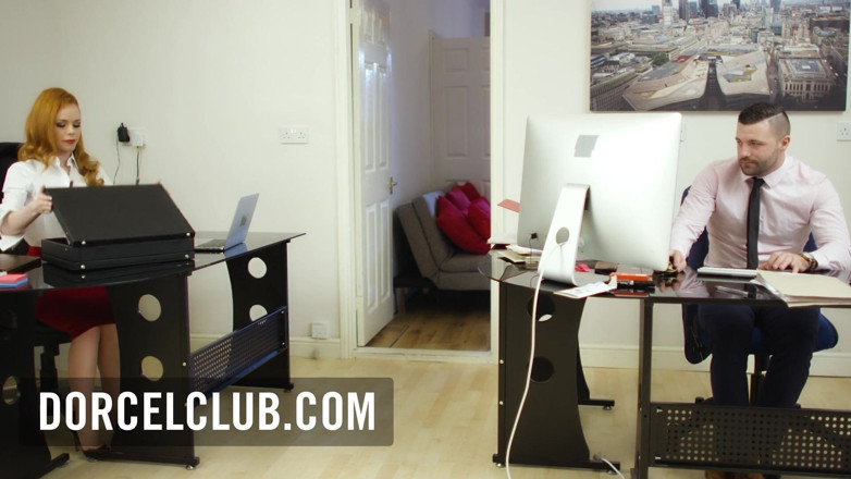 Dorcel Club: Ella Hughes, tóc đỏ thèm khát tình dục