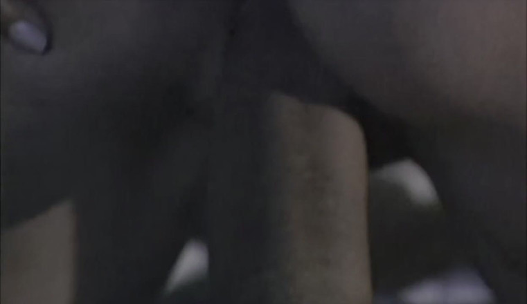 Inhonorof porn: 她一边给男友口交一边和朋友做爱