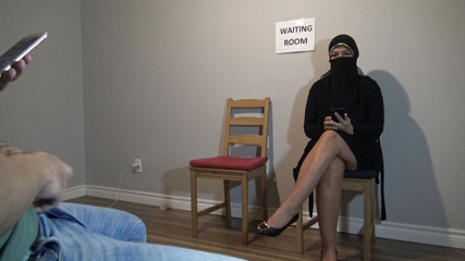 Souzan Halabi: Une musulmane se fait baiser dans la salle d’attente