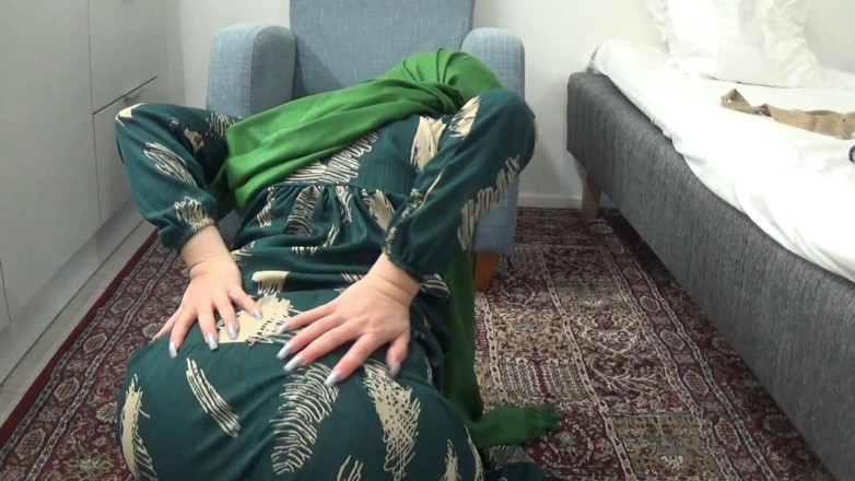 Amateur Homemade Porn: Трахаю мою арабську мачуху після того, як вона мастурбує величезним чорним ділдо