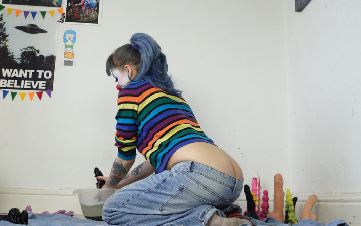 Alice Bean: Bimbo, Fesses