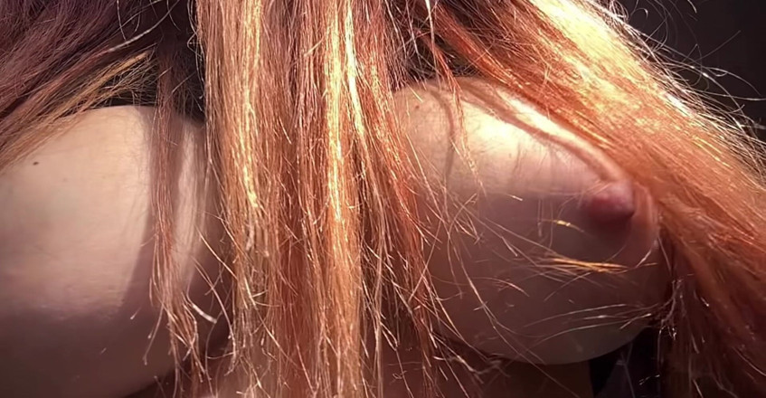 Artemisia Love: Grandes tetas rebotando al aire libre