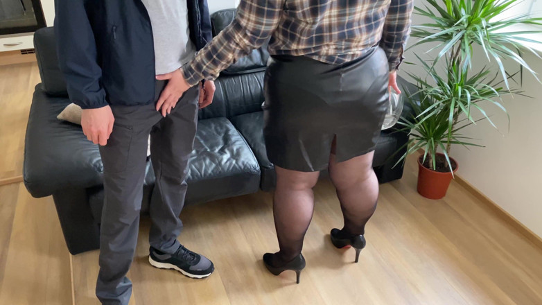 OurFetishLife: Las bragas mojadas del coño peludo de la suegra son...