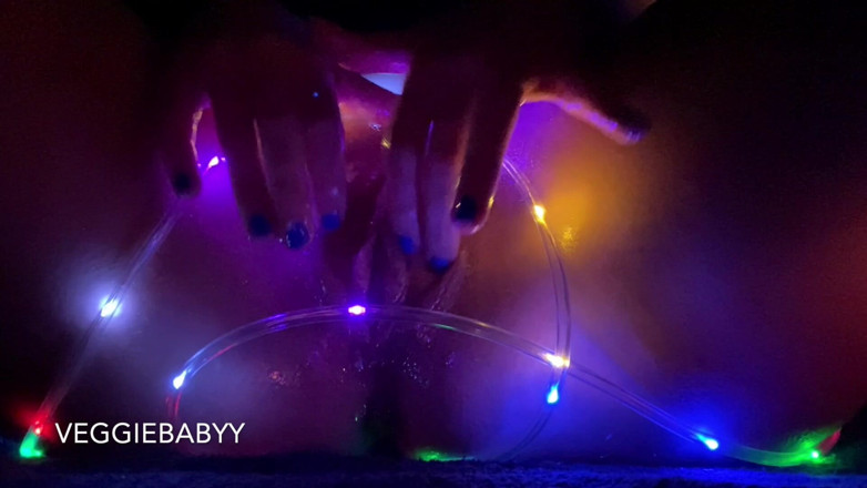 Veggiebabyy: Artsy, Oily, Ngusap Memek Ringan Tali