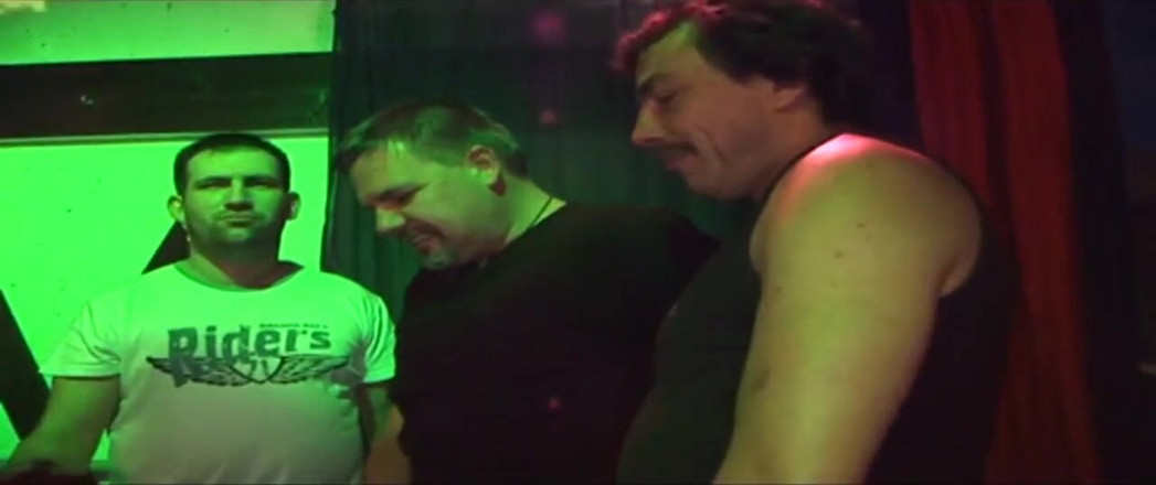 Milfed retro: Orgia selvaggia al club con ragazze arrapate che succhiano e...