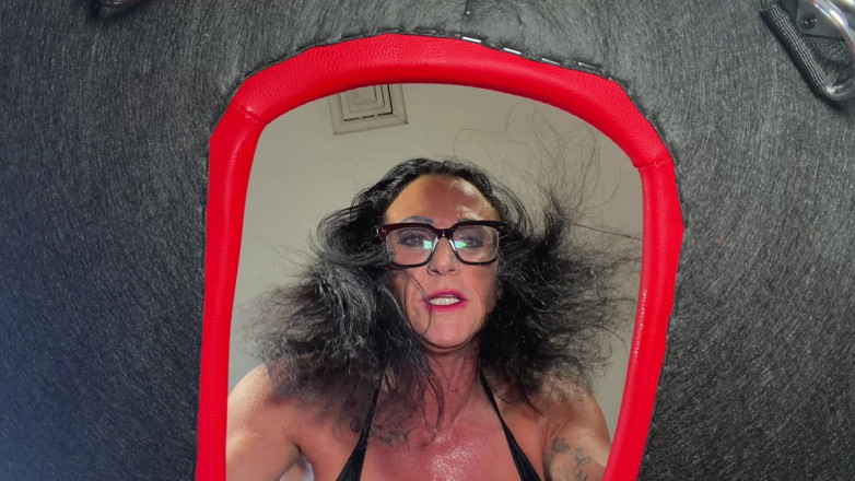 Kandylegsxxx: Punto di vista seduta su faccia e ti svuota sotto...