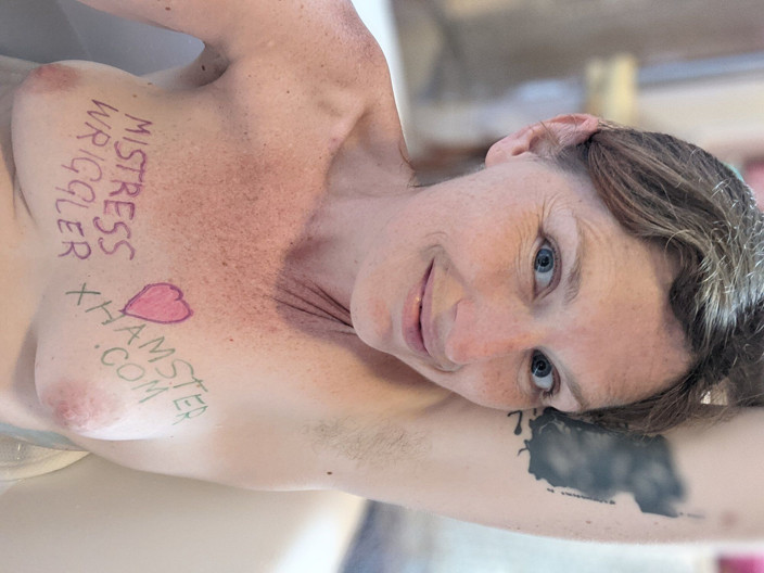 MistressWriggler: Sahibe wriggler ile seksi sabunlu duş eğlencesi