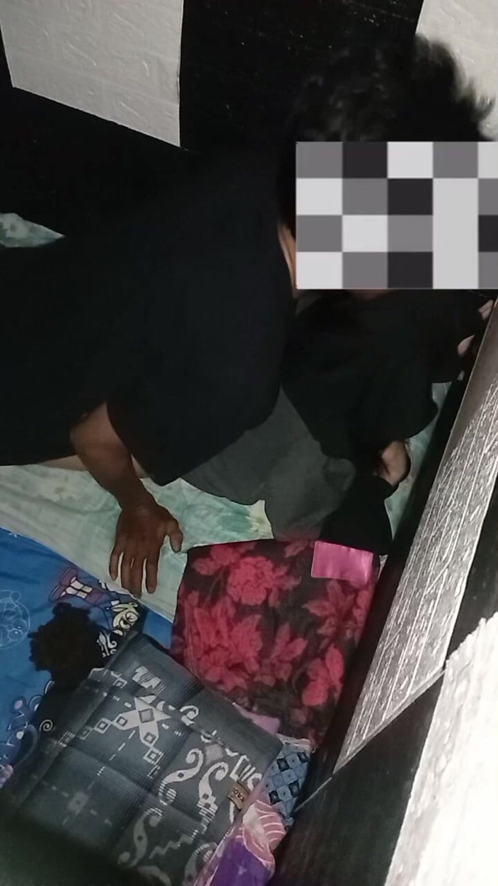 Famly sex: Задница азиатской женщины в хиджабе, она кричит и наслаждается этим