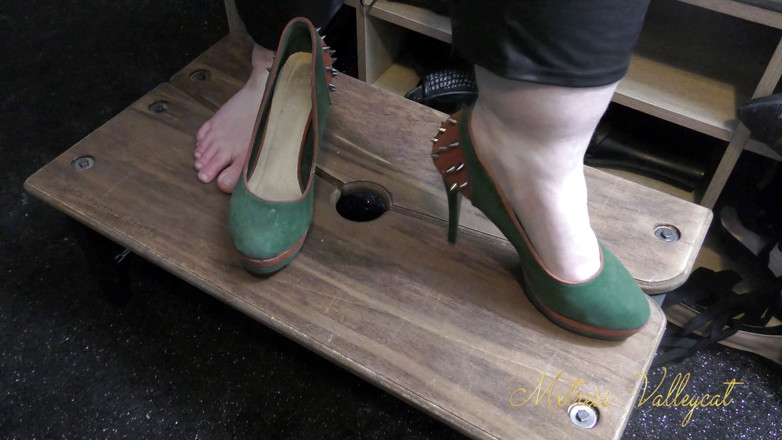 Mxtress Valleycat: Sous mes pieds, POV
