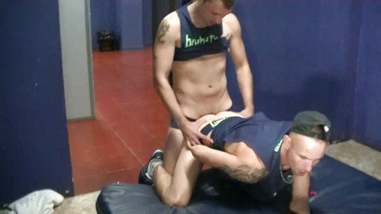 BAREBACK AND CREAMPIE CLUB: Jordan cremapied de Yago la boyberry Barcelona