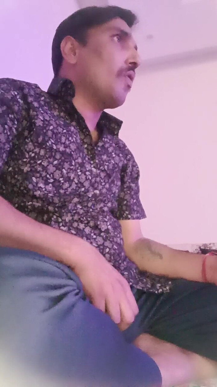 Rajasthani-old-lover: Indický policista je vykouřený a ošukaný sousedem nevlastním otcem a...