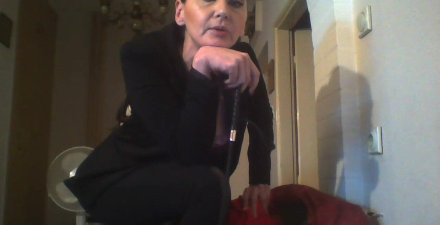 Dominatrix Redsonyja: Spontan Seperti Kilat, Saya Datang Cepat Dan Menyerang Keras Di...