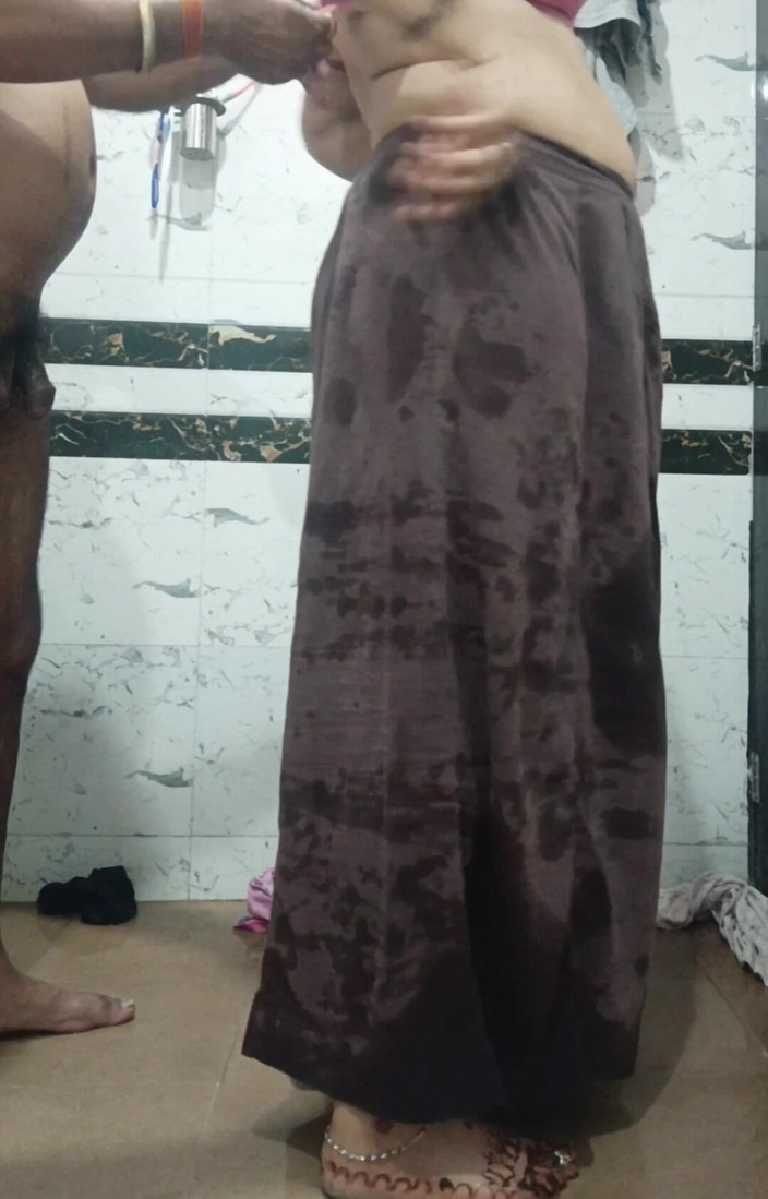 Priyahot77: Pertunjukan pantat bagus Priya Bhabi
