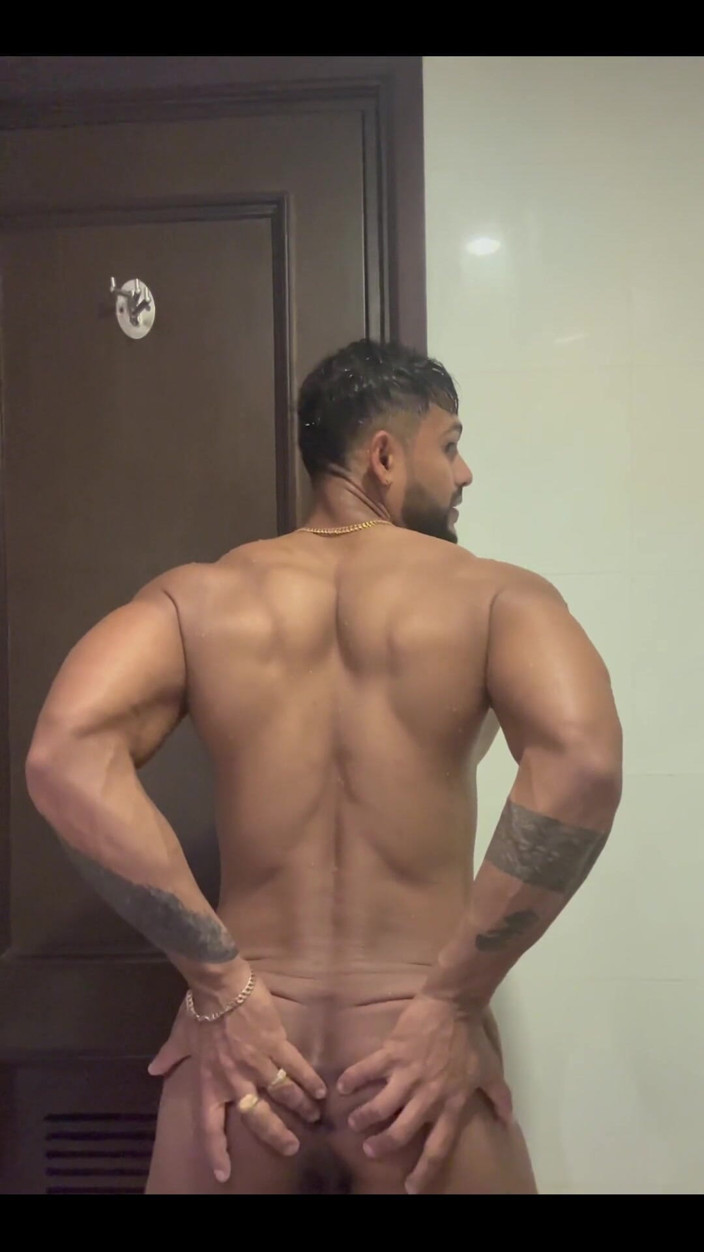 bonghunkx: Calda in hotel
