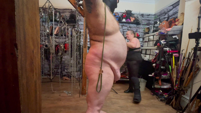 Aaexperiencesltd: 第1部分- domina satana，lanista bear和奴隶daz来打屁股，和呼吸支付