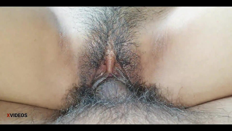 HunnyBunny: उमस भरी लड़की अपने नूब के दोस्त को सेक्स सिखा रही है जो चोदना नहीं जानता