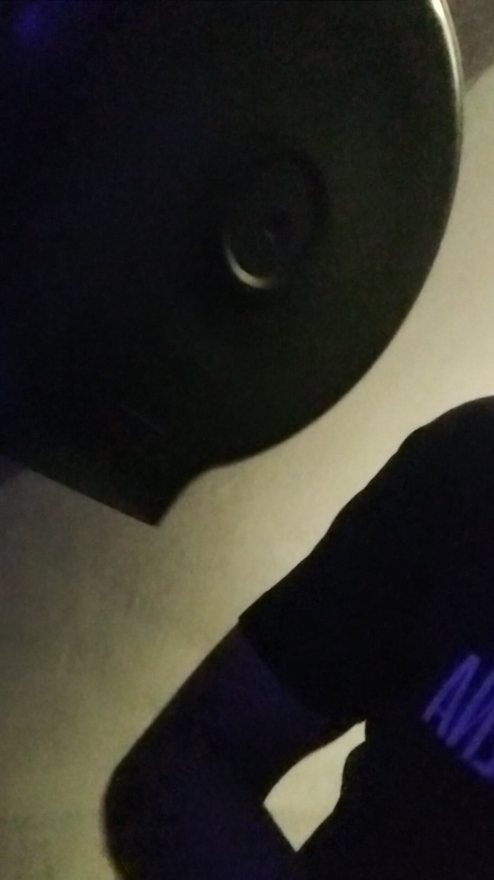 AlexAlejandro13: J’aimerais que tu touches mes couilles et mon pénis