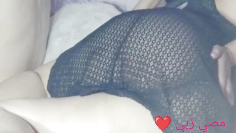 Saraarabsexy: 阿拉伯妻子大屁股吹箫