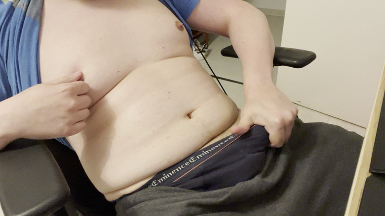 Aimeronds: Je branle ma grosse bite en regardant du porno