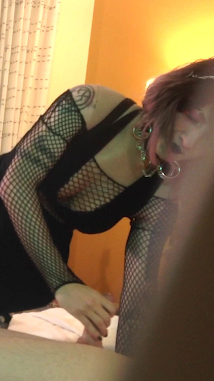 Jake Grand the man: Sissy jade madison si cewek gotik nyepong kontol sampai tenggelam -...