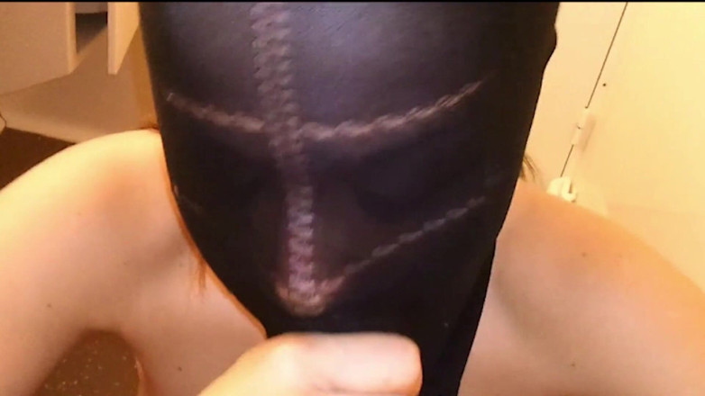 Nylon Xtreme: Hotelpijp met pantymasker