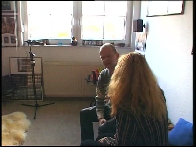 Dirty Teeny: Ginger teen mit dicken möpsen und behaarter muschi zieht sich...