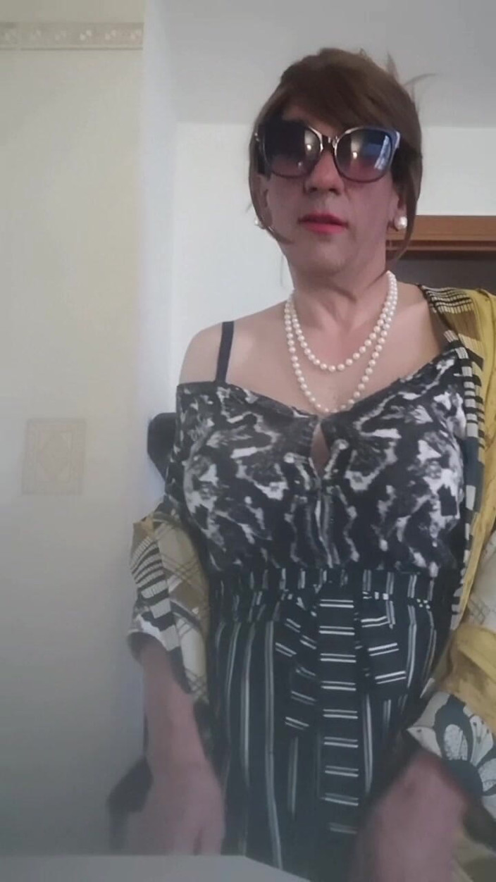 Yusti: Travestit Femei Tetona Vest