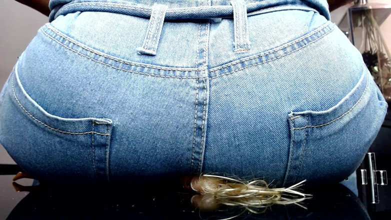 Maeling: Geschrumpfte teenager in Jeans und erstickten Unwissenden arsch zerquetscht