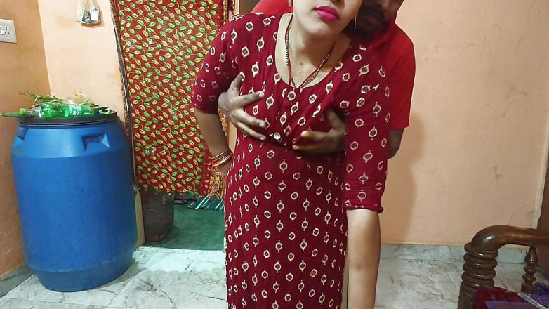Sona bhabhi: Kali pertama saya mengongkek awek kampung teman wanita kawan saya