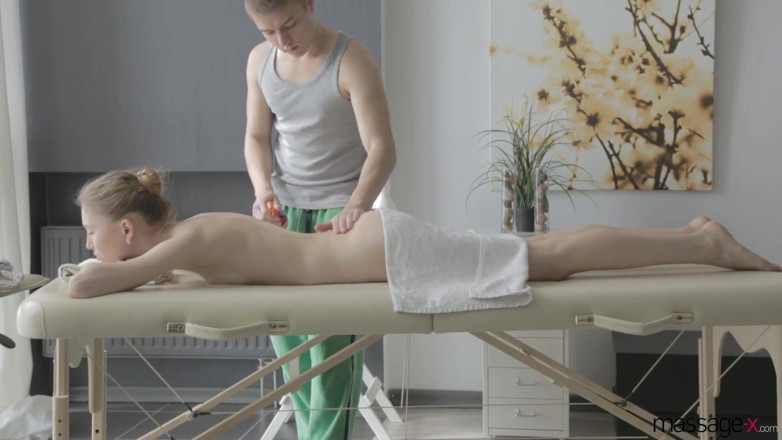 Massage X: Lust mellan hennes ben