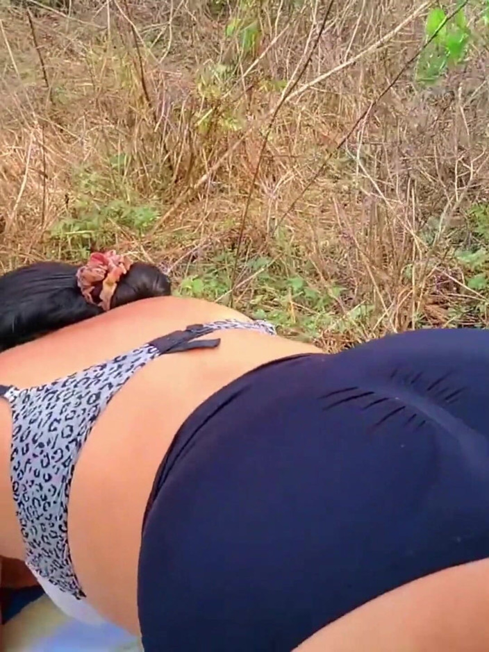 Marys: Hijastra virgen mimada sale de la granja al aire libre...
