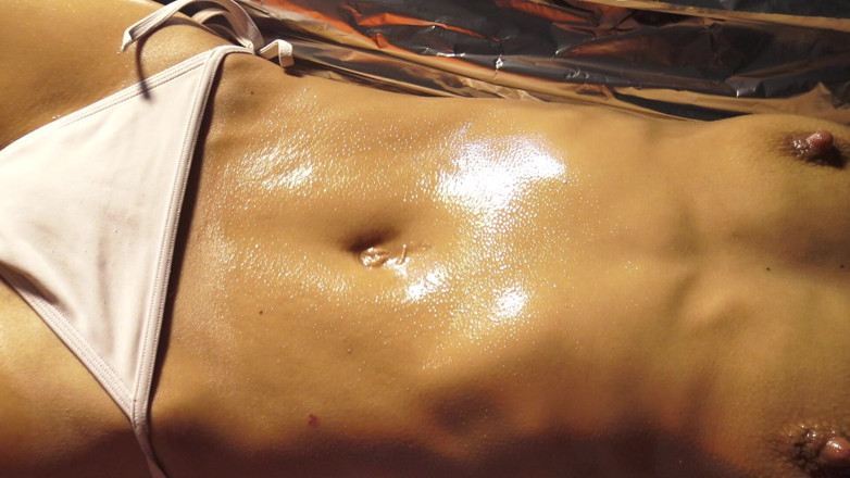 NM fetish femdom videos by Princess Nikki Cruel: Princesa Nikki atada en la cama