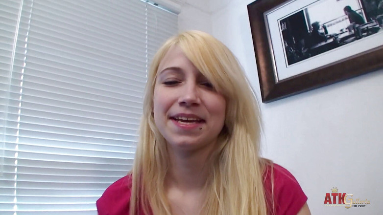 ATKIngdom Fans: Vollbusige blondine wird von einem harten schwanz gefickt