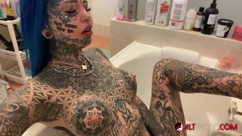 Alt Erotic: La masturbation en solo d'Amber Luke pendant le confinement