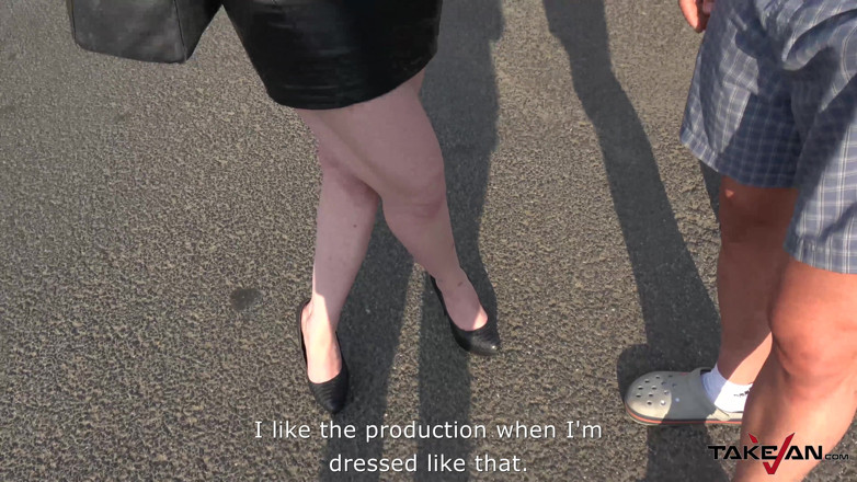 Take Van: Punk babe ama el sexo hardcore y mucho cumshooting