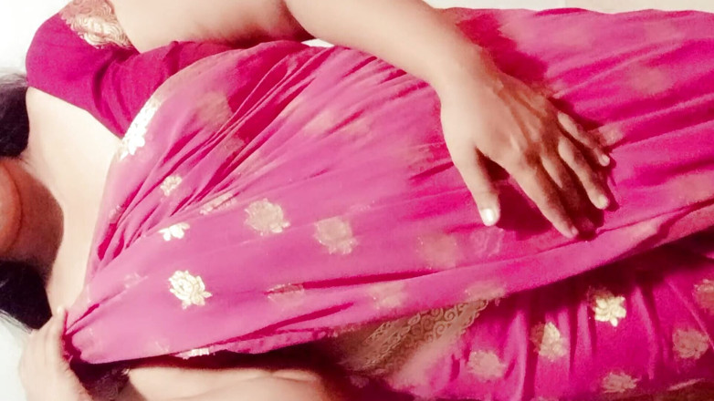 Indian Disha: Une bhabhi desi s’amuse à la maison - qui la quittera ?