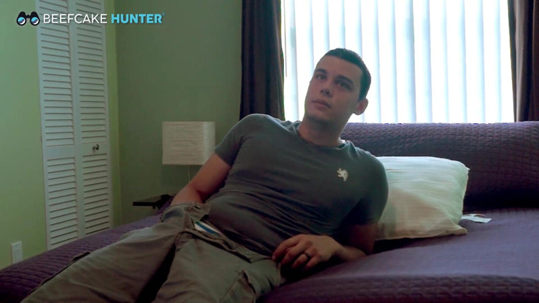 Beefcake Hunter: Anthony fickt zum ersten mal einen typen