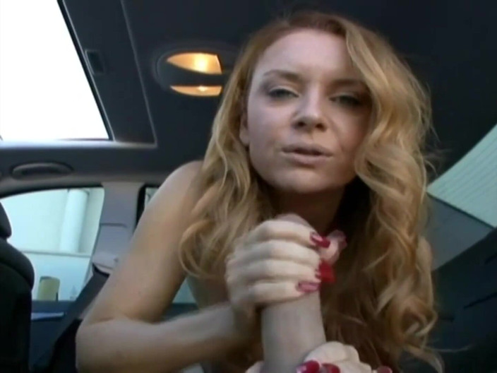 American Idol X: Ruiva gata chupando buceta fodendo no carro
