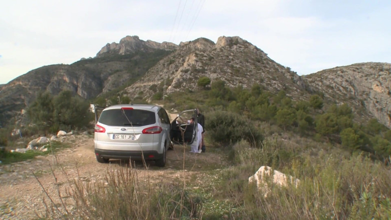 Alkrys: Le marié, cocu se venge en se faisant baiser par...